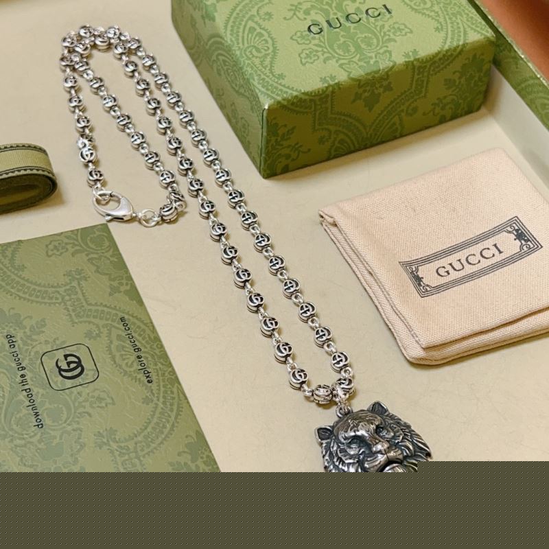 G*u*i necklaces